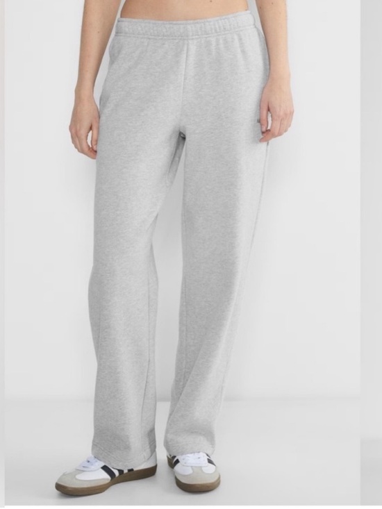 Aritzia Pants - Aritzia Cozy Sweatfleece Mega Fit Straight Leg Sweatpant in Grey Size Large